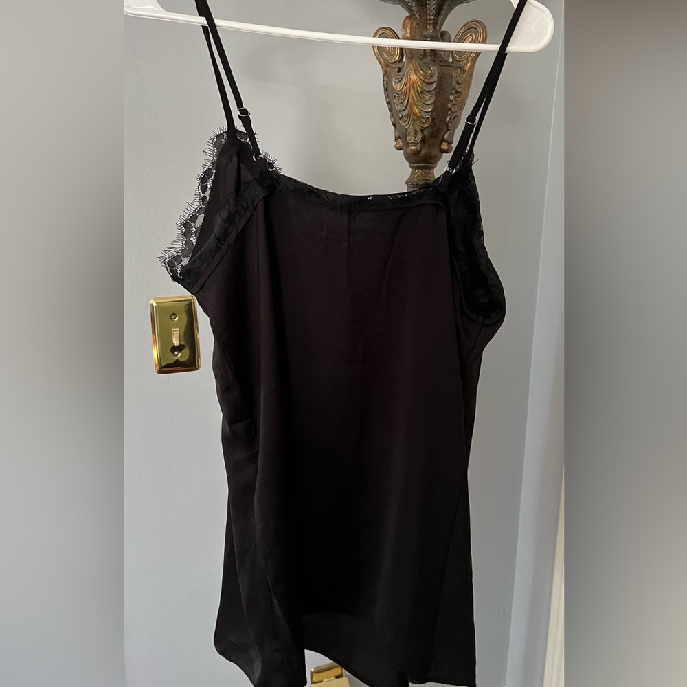 Women’s Easel black tank top with lace size large
